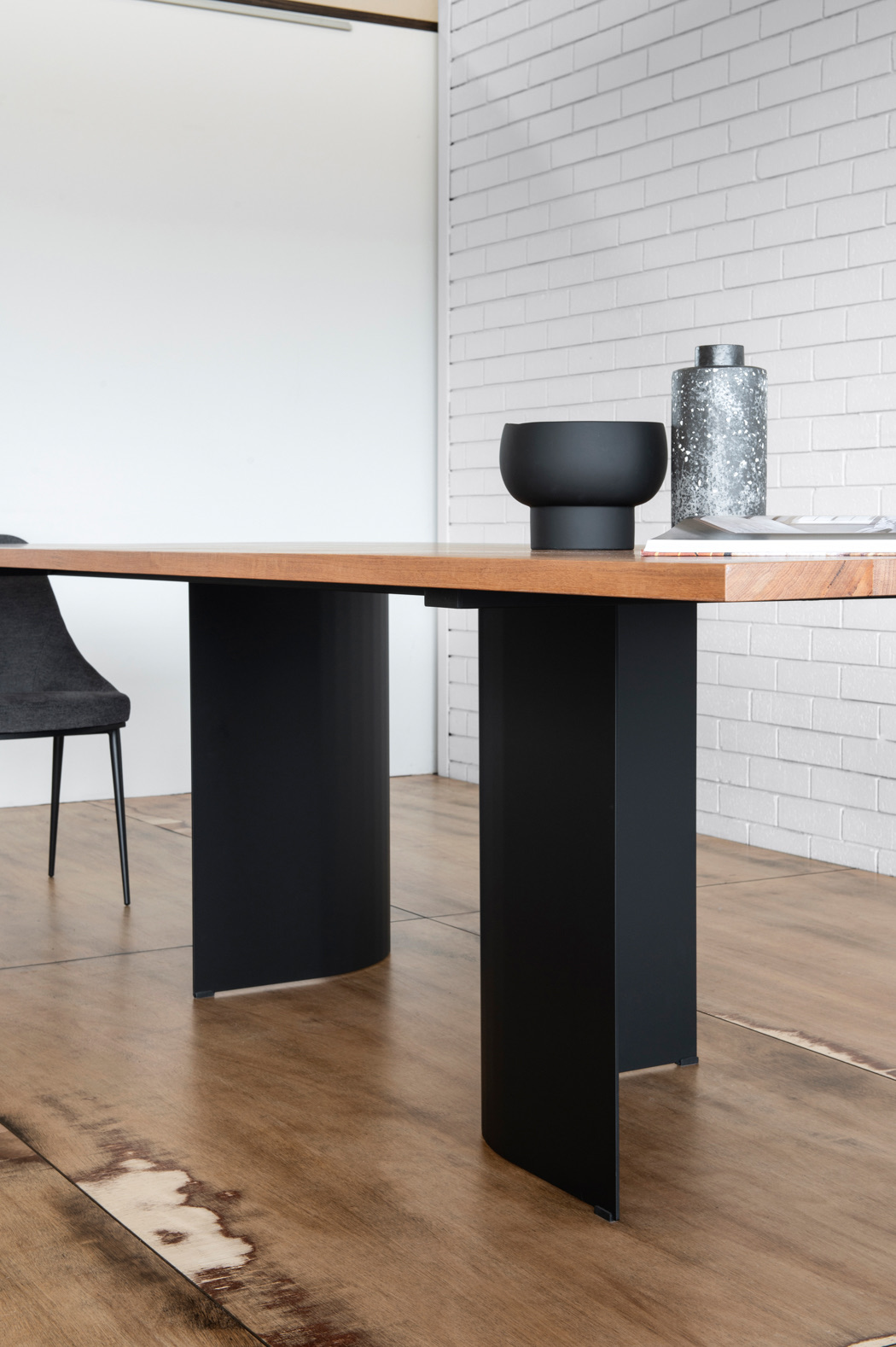 Arc Dining Table