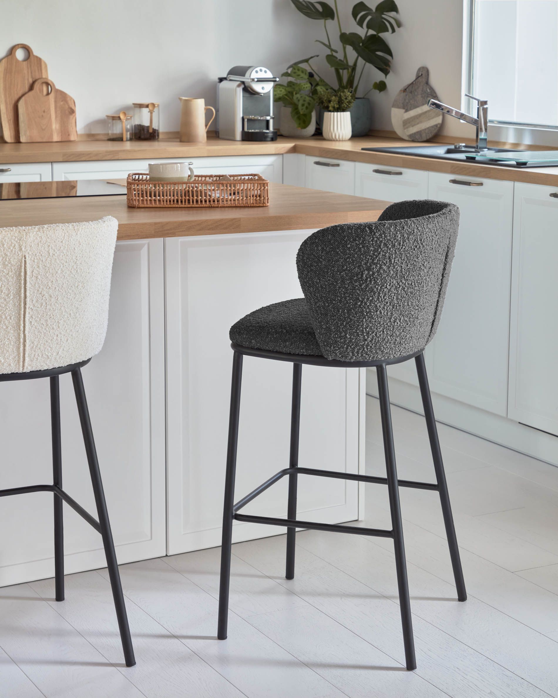 Ciselia Barstool Black Boucle